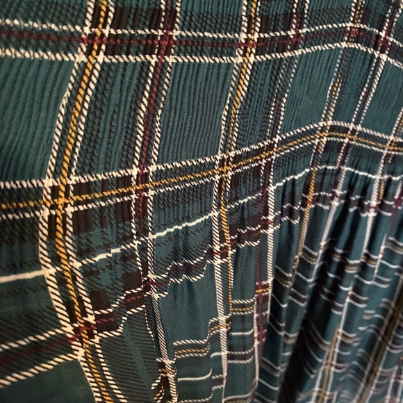 Melissa Paige flowy green plaid top size XL with ruching - Picture 6 of 6